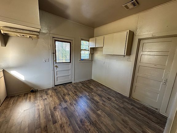 4th image of 3120 Lakeshore Dr