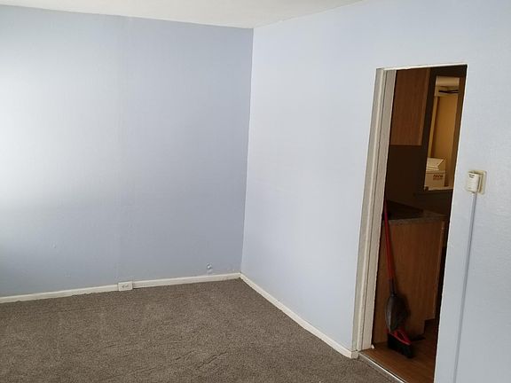 4th image of 732 W 4th Ave