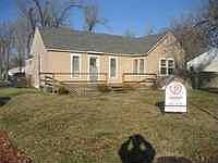 1st image of 900 W 19th Ave