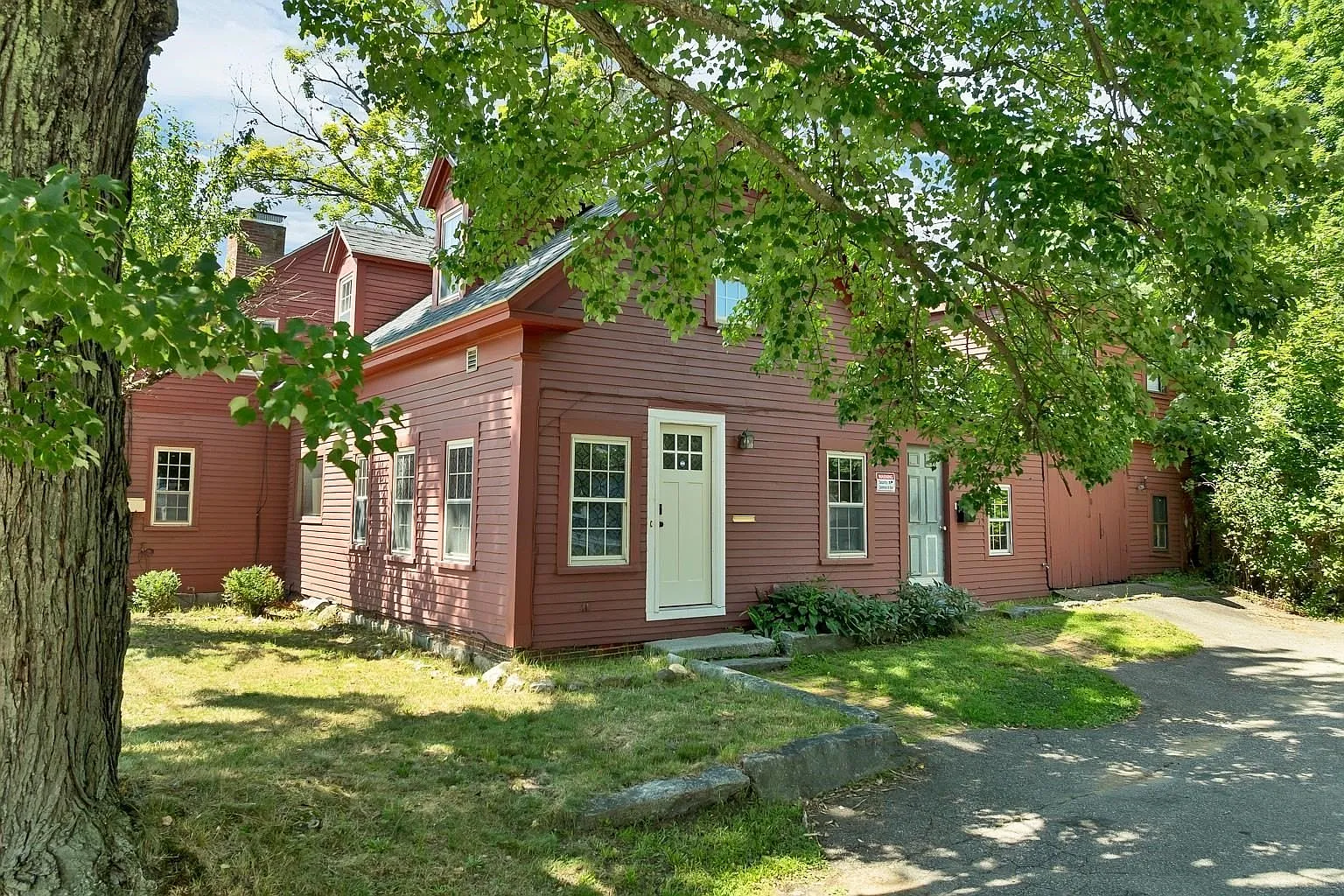 5 bed, 3844 sqft, $2,950 — Photo 3