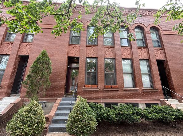 16 Manhattan Mews