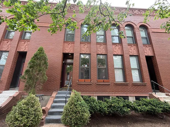 16 Manhattan Mews, Saint Louis, MO 63108