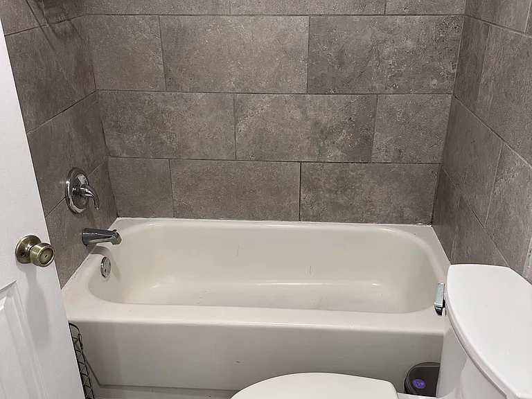 2041 Greenwood Pl SW — Photo 9