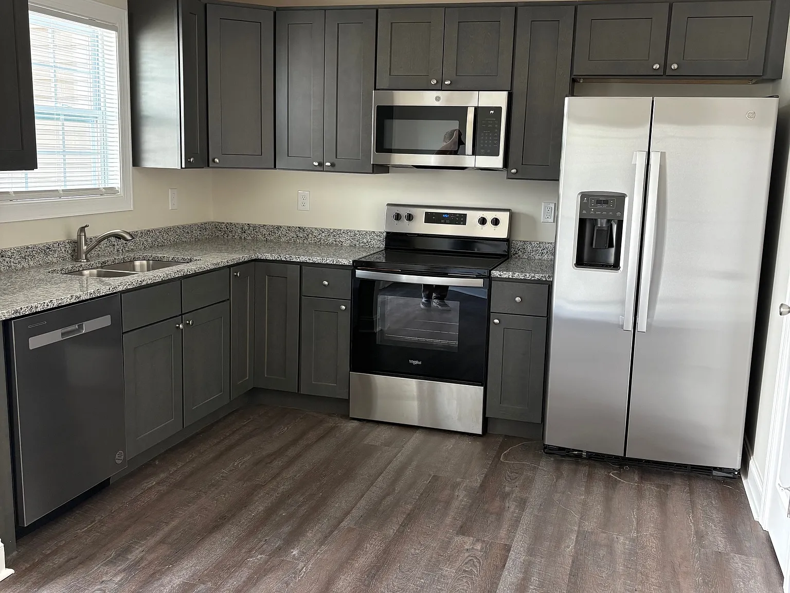 3 bed, 3.5 bath, 1854 sqft, $1,800 — Photo 3