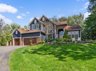 2362 Hunter Dr, Chanhassen, MN 55317