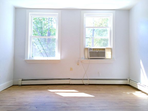 3rd image of 677 Summit Ave #202