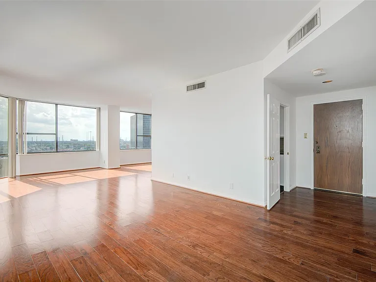 15 Greenway Plz #10G — Photo 17