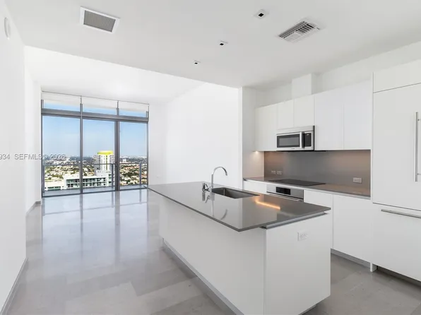 68 SE 6th St, Miami, FL
