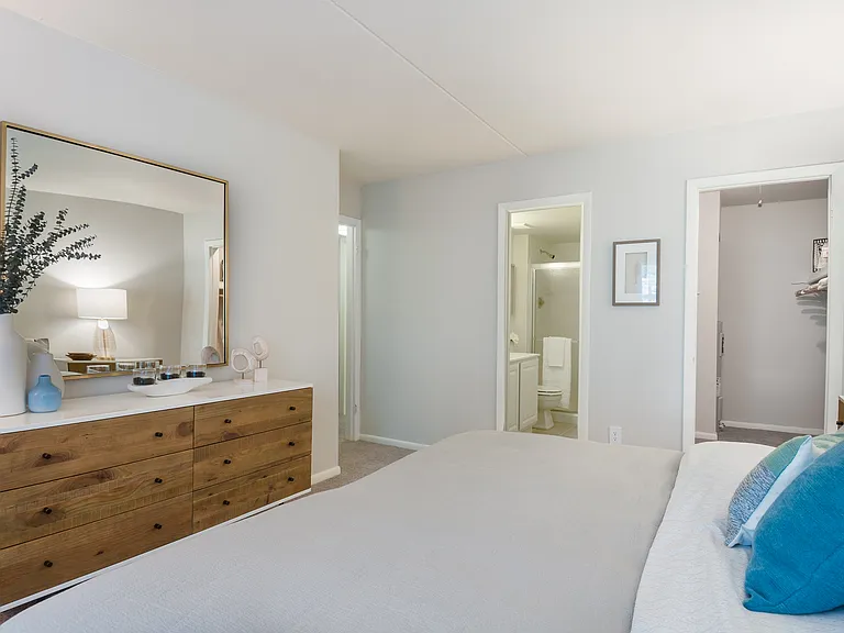 Metropolitan Tareyton Estates — Photo 15