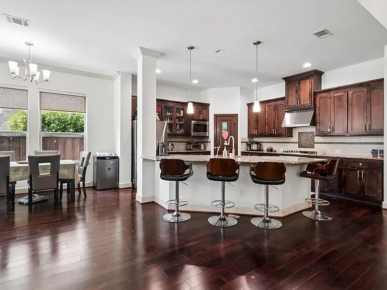6715 Castillo St — Photo 15