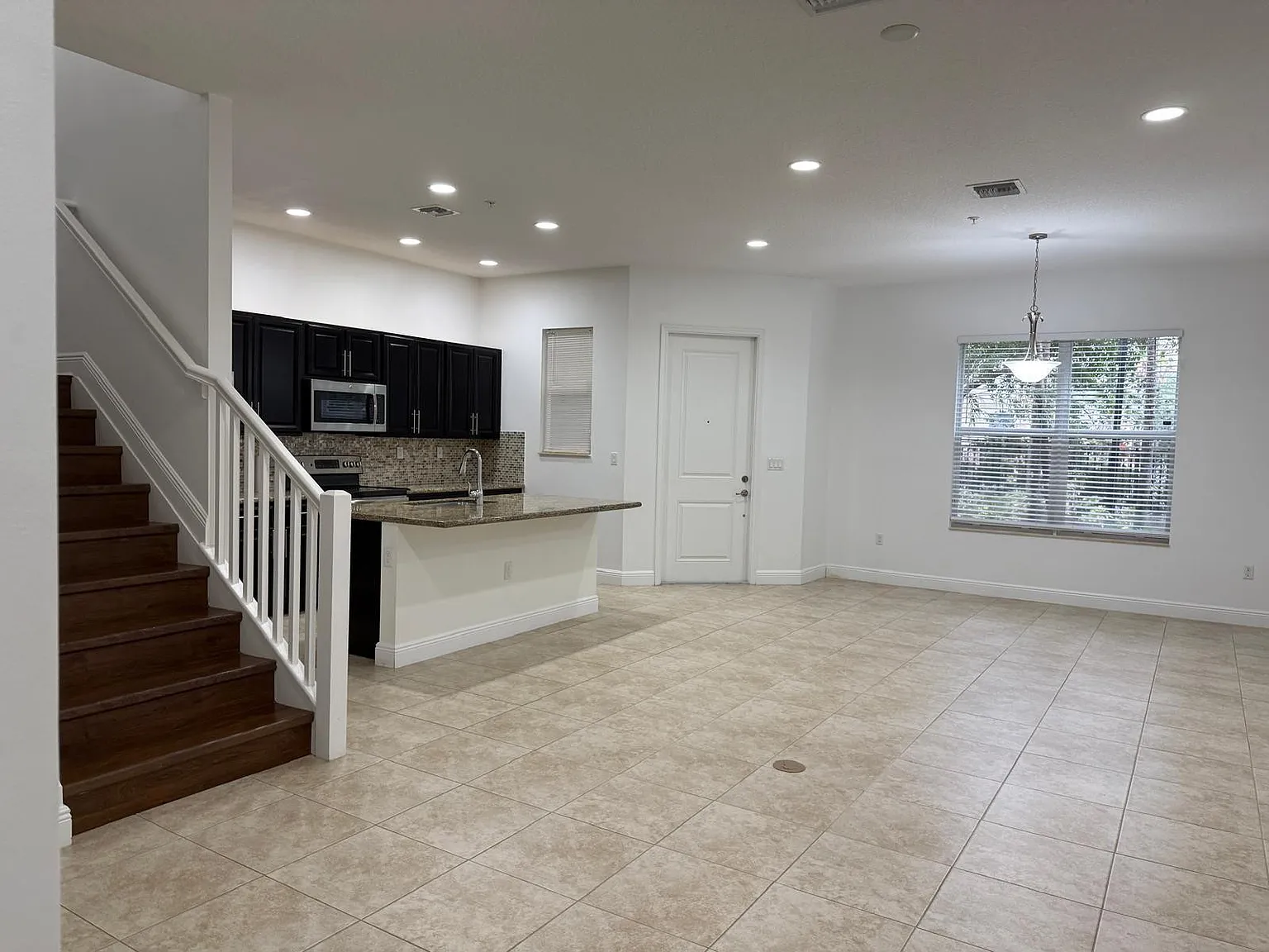 3 bed, 2.5 bath, 1734 sqft, $3,500 — Photo 1
