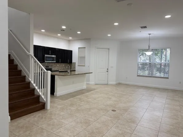12466 NW 17th Ct, Pembroke Pines, FL