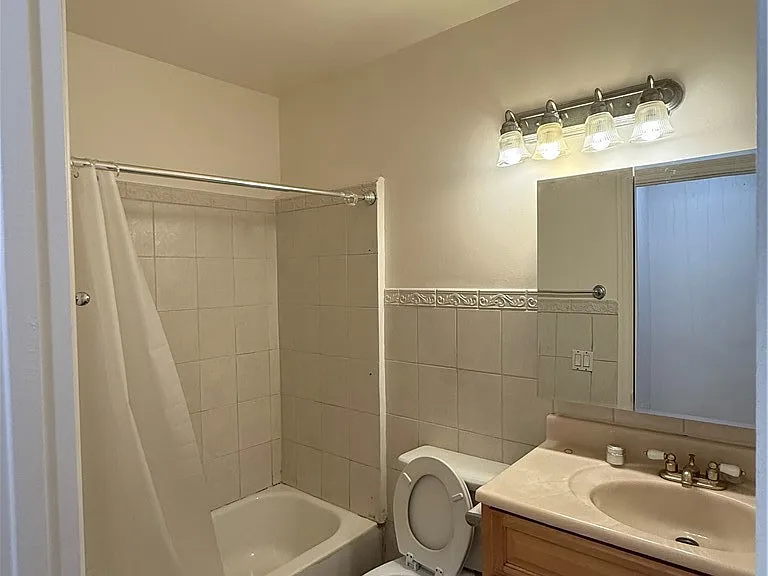 7045 Lindley Ave — Photo 9