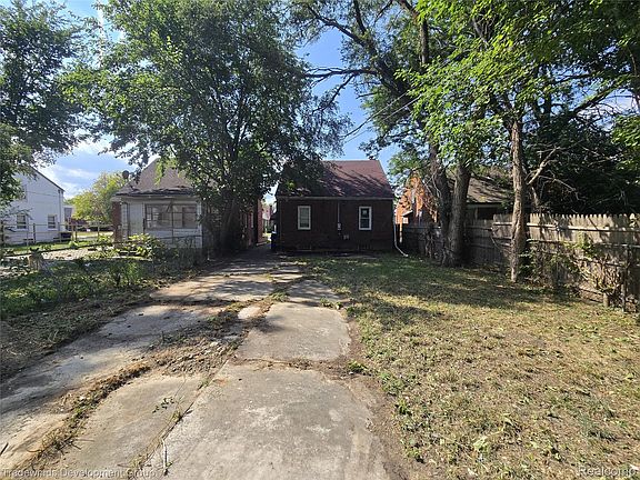 4th image of 10742 Balfour Rd