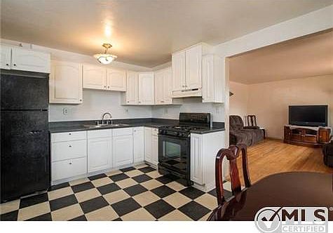 3rd image of 2674 Baily Ave