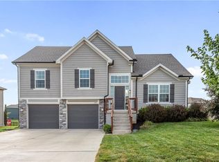 638 SE Colonial Dr, Blue Springs, MO 64014