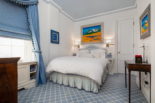 Sold by Compass | media 9