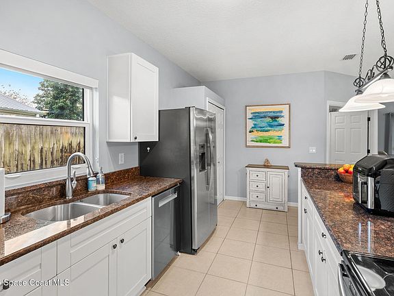 4th image of 2971 Saint James Ln