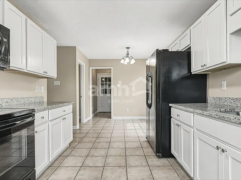 1400 Pendulum Dr N — Photo 3
