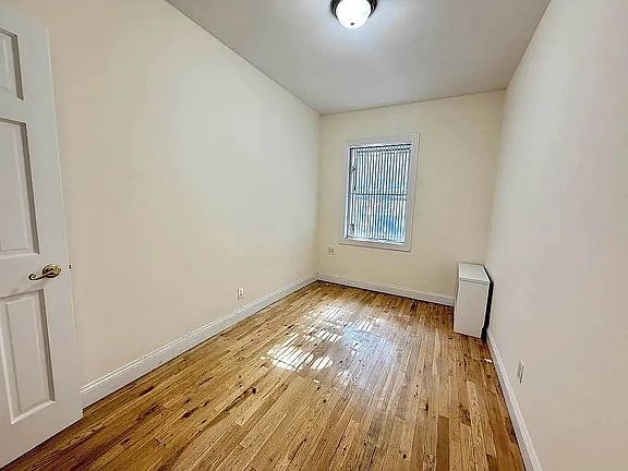4th image of 111 E 26th St #Ax