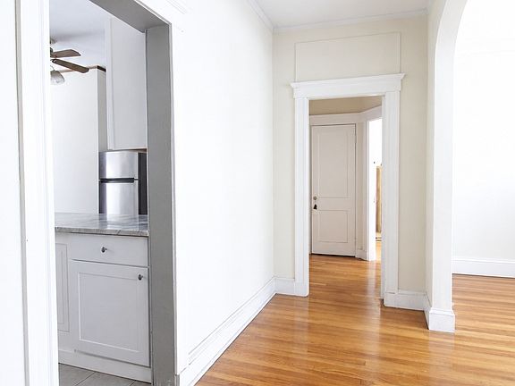4th image of 407 Washington St APT 2
