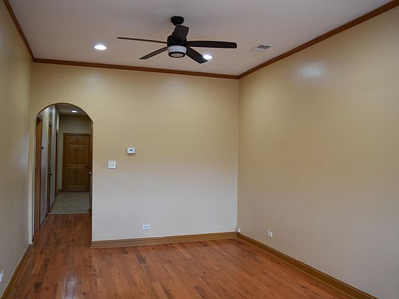 3rd image of 2233 W Fullerton Ave APT 3
