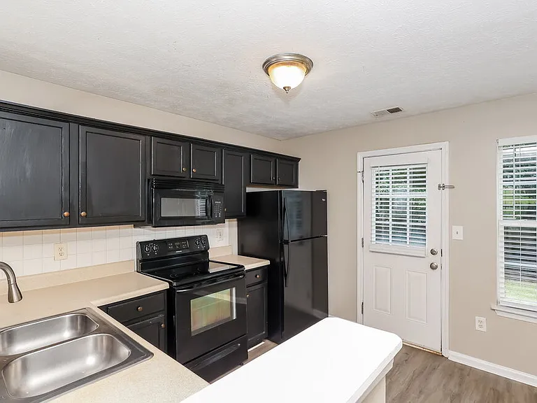 501 Saint Charles Ave — Photo 8