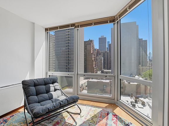 4th image of 21 W Goethe St APT 9J