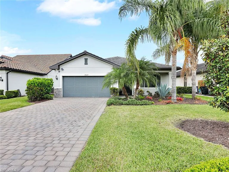 19527 Utopia Ln — Photo 1