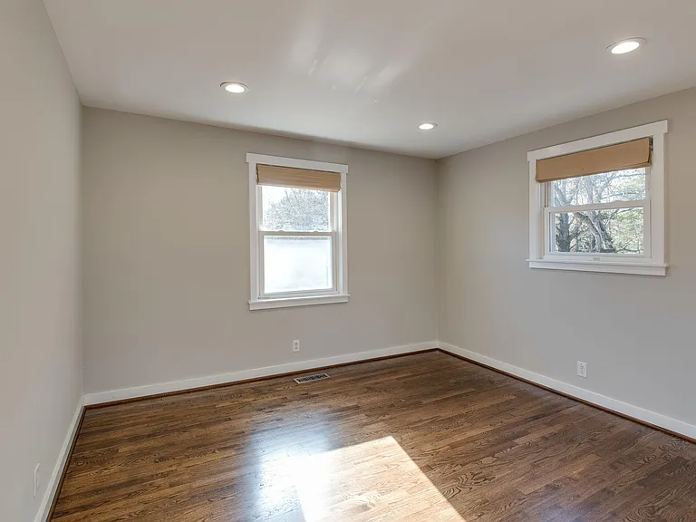 6398 Temple Rd — Photo 12