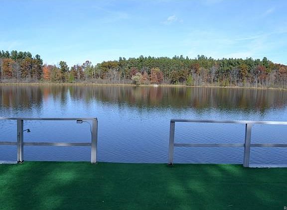 05 - Private Lake.JPG