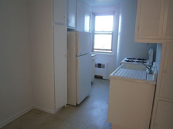 3rd image of 60 Knolls Cres APT 9J