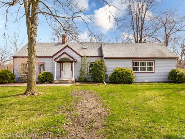 20421 Parke Ln, Grosse Ile, MI 48138