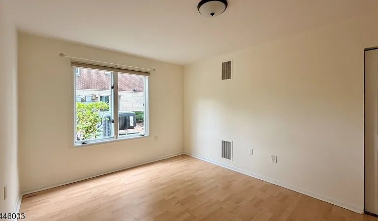 90 E Blackwell St #A — Photo 10