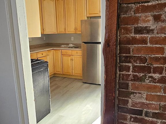4th image of 82 Munson St #A