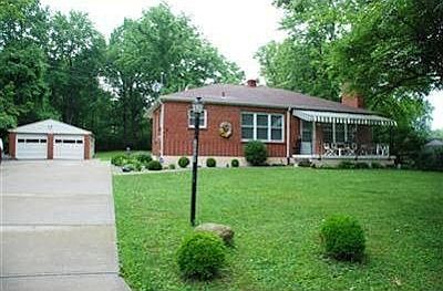 1st image of 6262 Benneville St