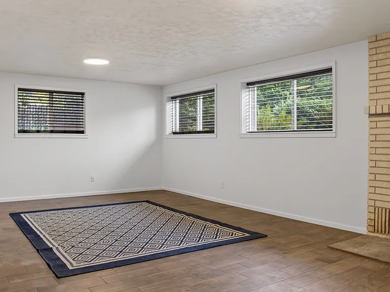 W Glen Dr — Photo 13
