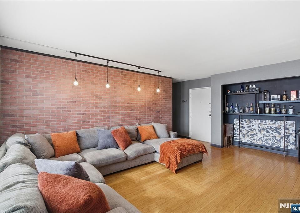 1st image of 205 Bergen Tpke APT 2G