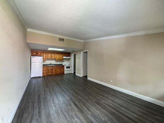 3rd image of 7188 Southgate Blvd