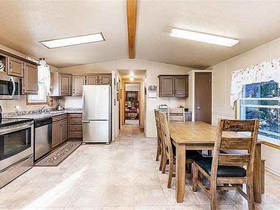 4th image of 401 Clough Ave