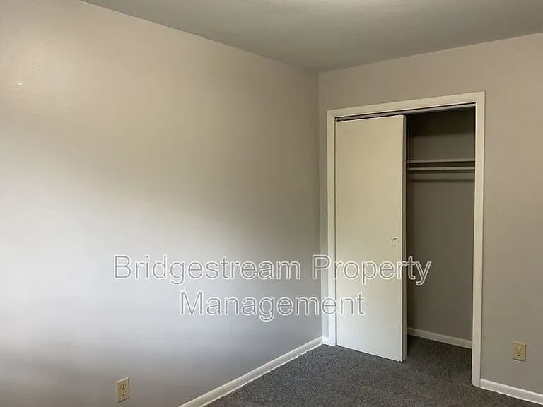 7837 N Main St #9 — Photo 6