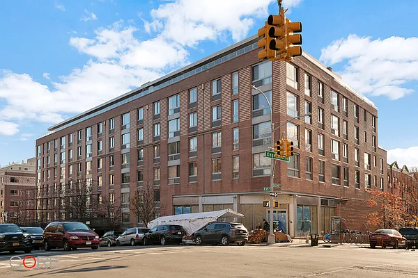 Rented by CORE | media 12