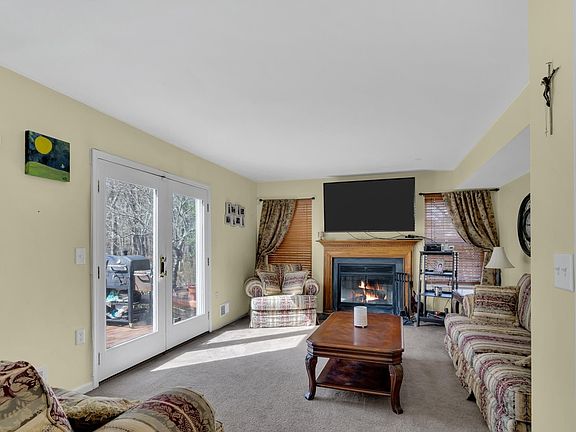 3rd image of 565 Buttonwood Dr