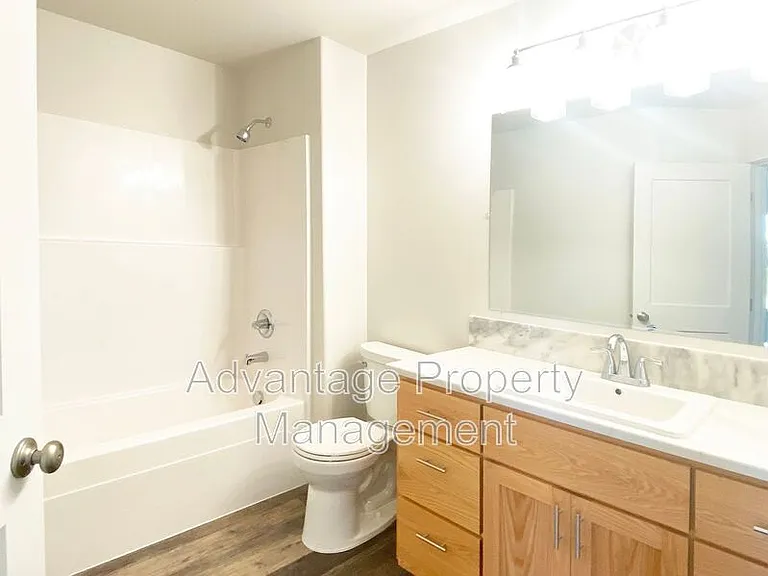 1786 S 9th St — Photo 16