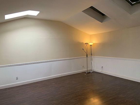 3rd image of 460 Rosewood Ave #3