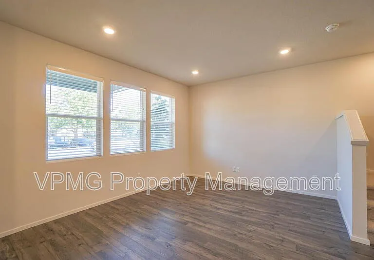 2620 NE 117th Pl — Photo 5