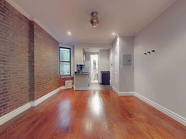 210 E 25th St #3RW — Photo 3