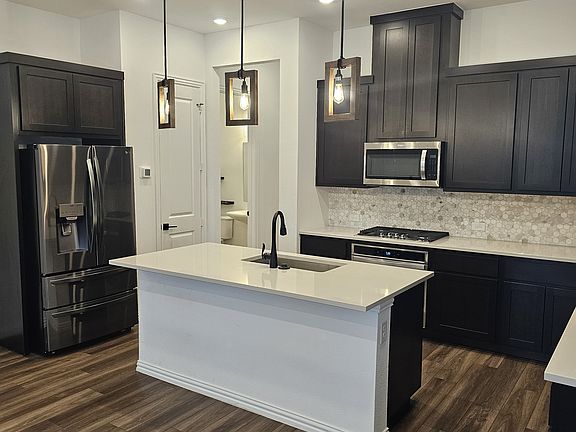 3rd image of 3042 Opera Way