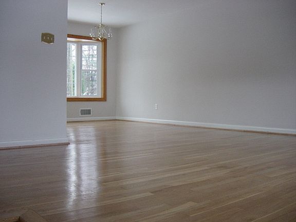 5th image of 8815 Camfield Dr