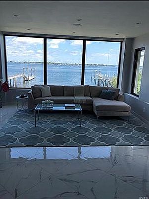 1st image of 712 Clarence Ave #2